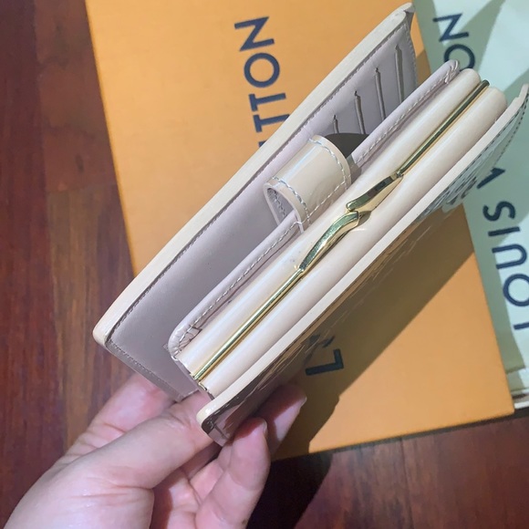 Louis Vuitton Vernis French Purse Wallet - Picture 4 of 9